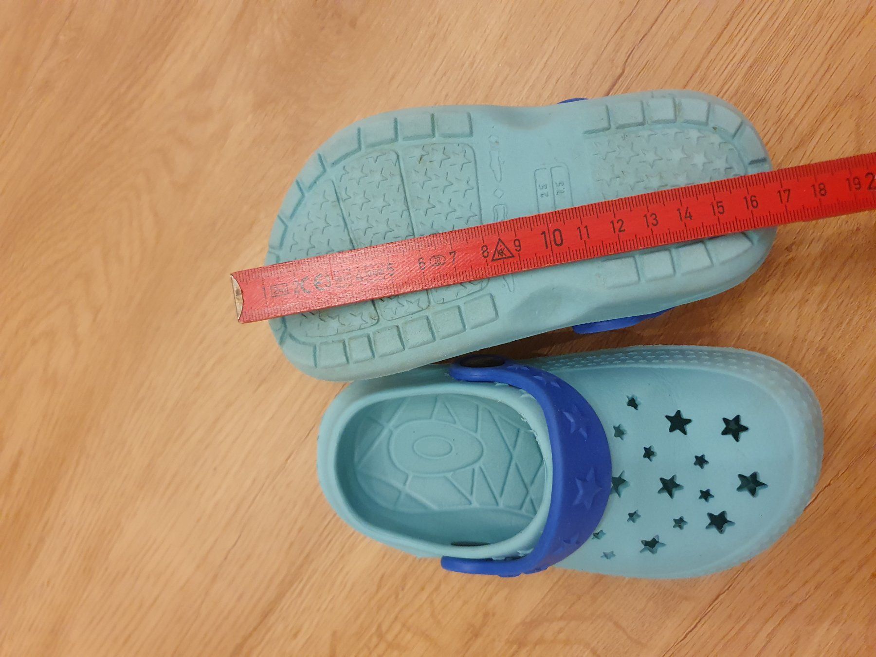Scarpe per ragazzi: Gummi Clogs, Badeschuhe, Gr. 25, hellblau – Usato da Heinrichswil venduto da frankie19860