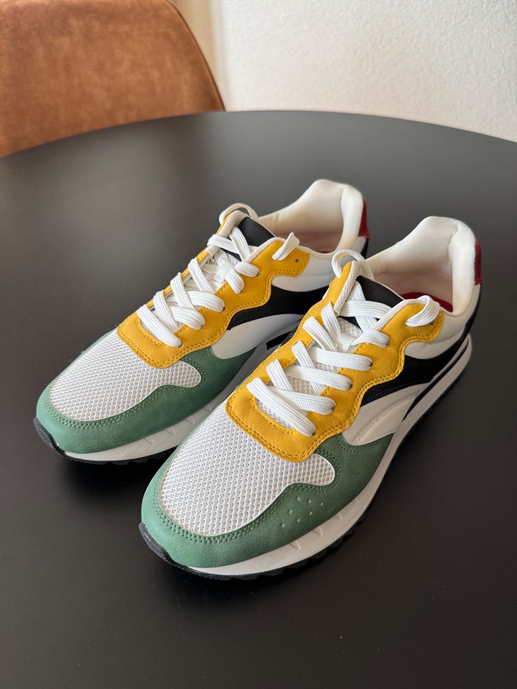 T-Shirts: Sneaker VENICE, mehrfarbig, Grösse 44 – Neu und originalverpackt aus Zürich von Alpnach_
