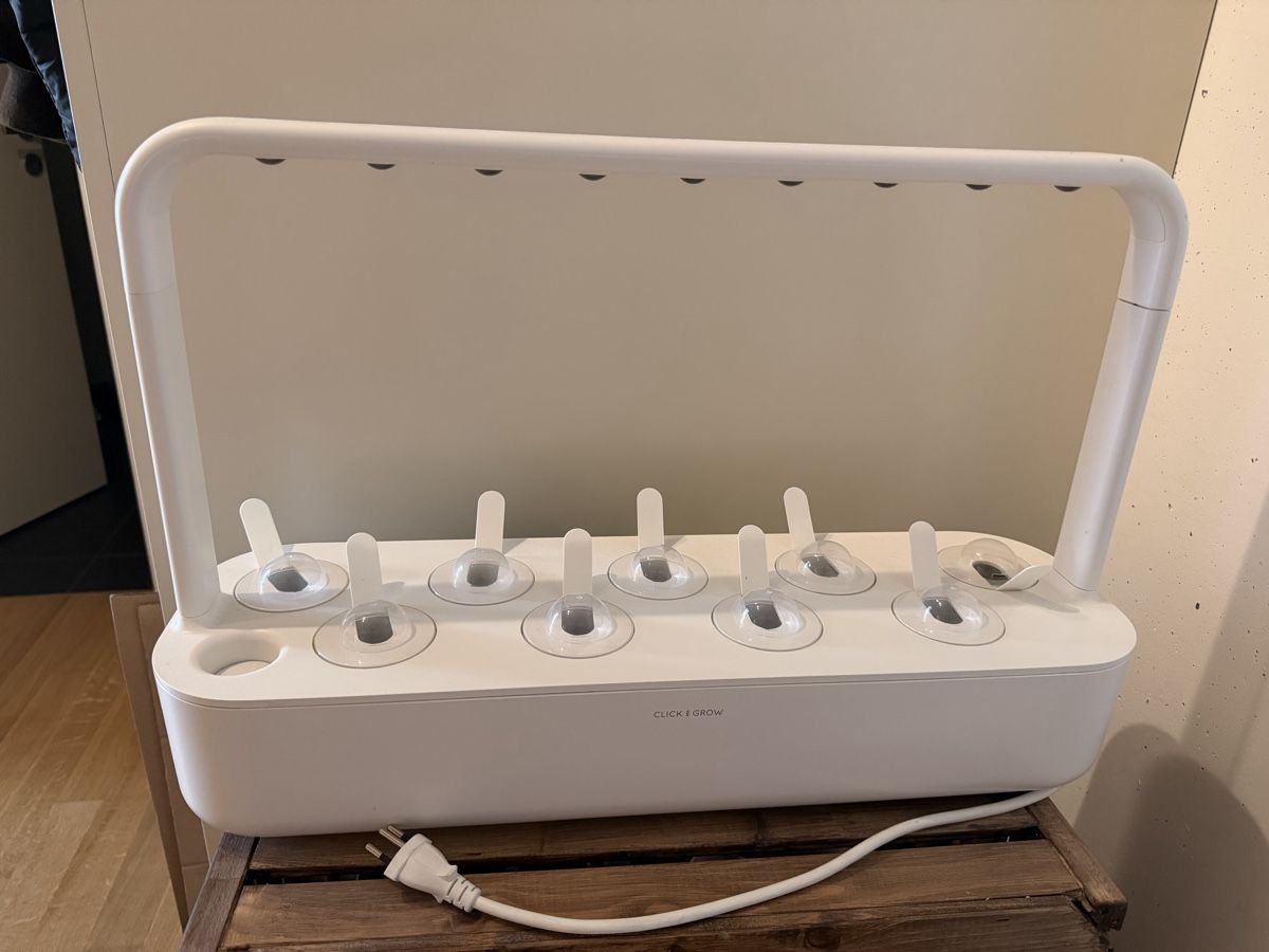Click and Grow Blumentöpfe: Click and Grow Smart Garden - weiss – Gebraucht aus Bern von ITJO1 2