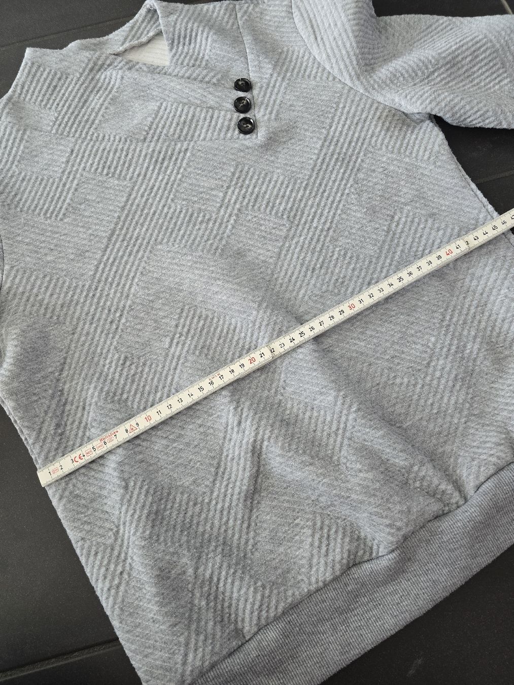 Maglioni & Felpe: Trendiger Pullover in Grau mit Knöpfen, Grösse S-M – Usato da Unterentfelden venduto da Panda-87 2