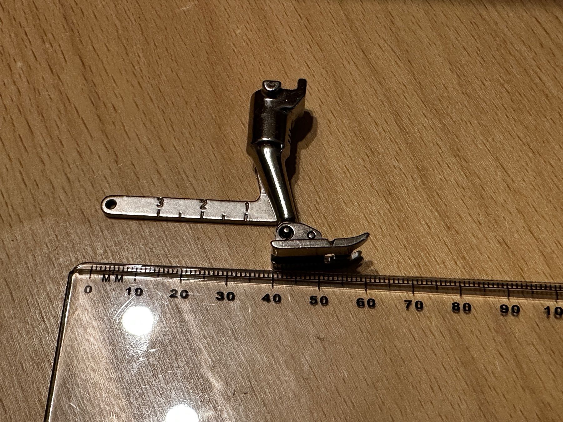 Bernina Macchine da cucire: Bernina pied de biche (Nähfuss) – Usato da Cheseaux-Lausanne venduto da Cerfynie 3