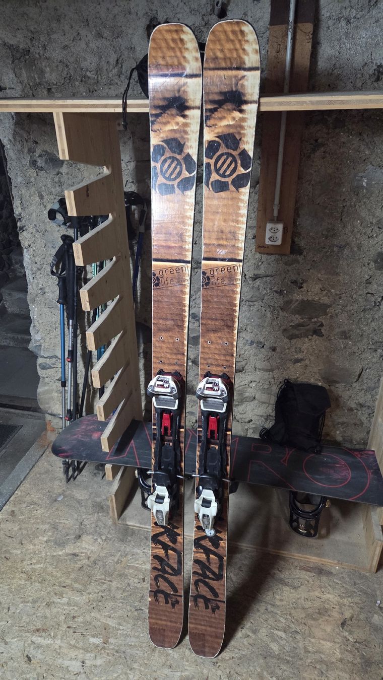 Sci: Freeride Ski inkl Laufbindung und Fellen – Usato da Seewis Dorf venduto da ChrigiG