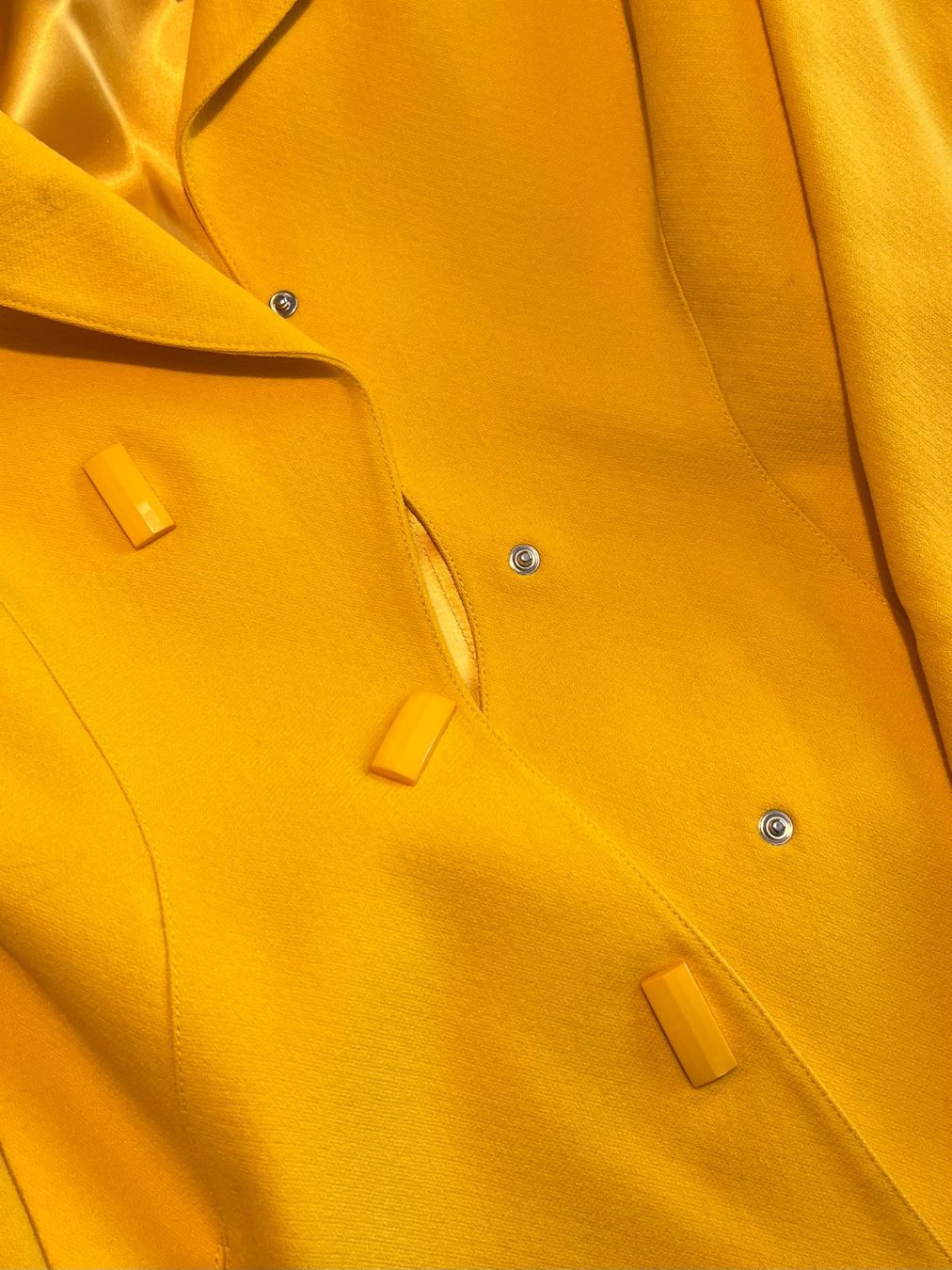 Mugler Jacken: Vintage Blazer von Thierry Mugler Activ – Gebraucht aus Uster von Family_Boutique 3