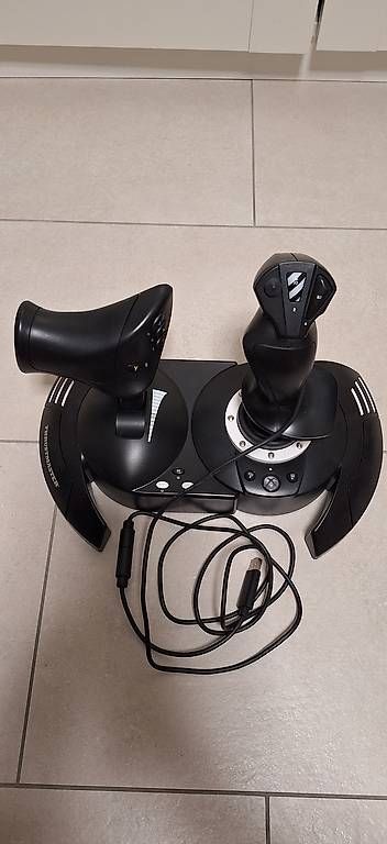 Manettes: Thrustmaster T. FLIGHT HOTAS ONE – D'occasion à Ettingen par RvZ