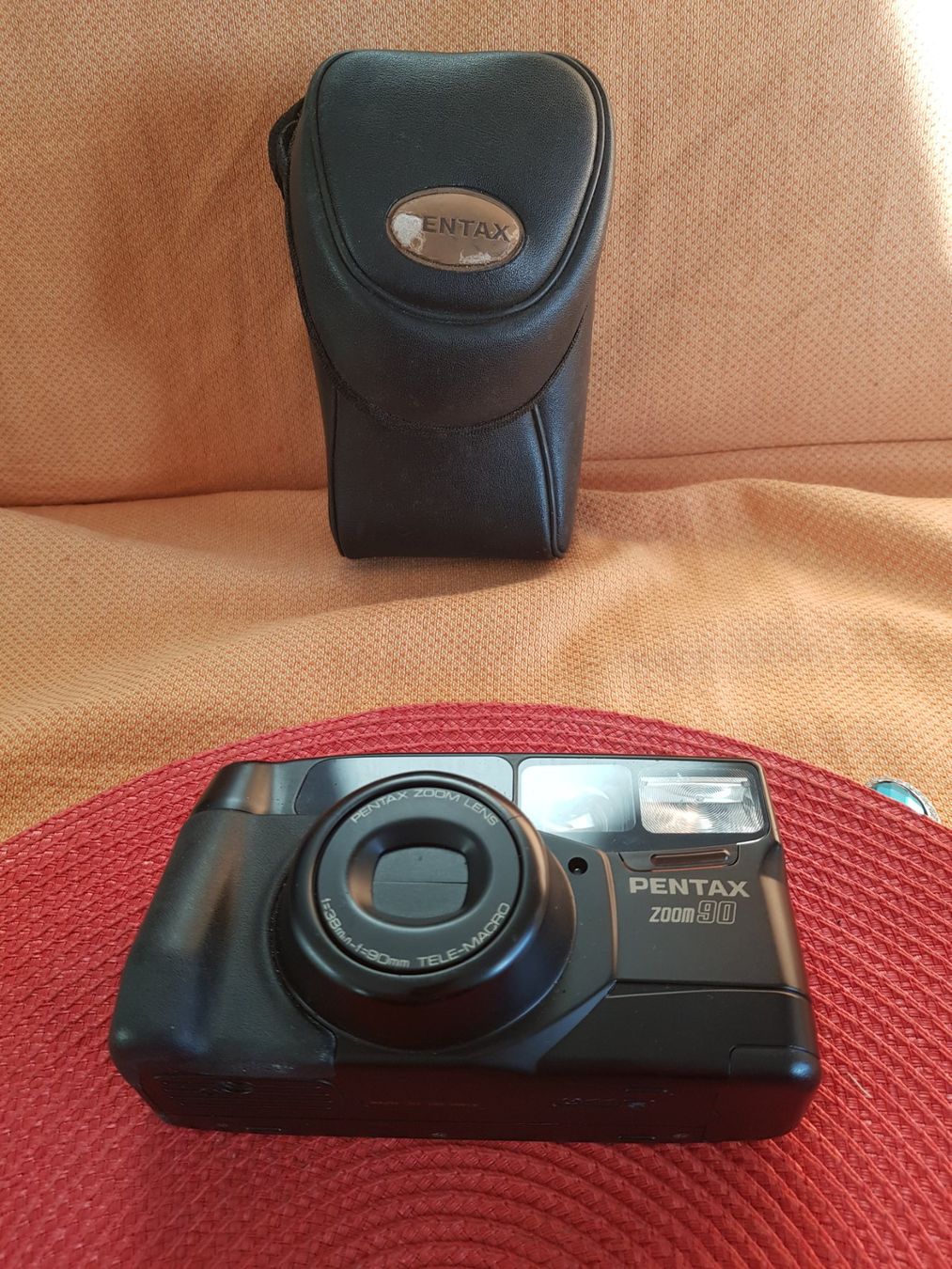 Pentax Fotocamera: Pentax ZOOM 90 mit Tele-Macro 38--90mm – Usato da Biel / bienne venduto da Sarouch9