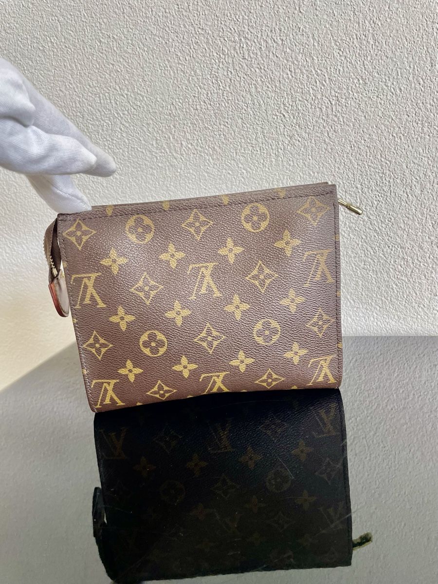 Louis Vuitton Taschen für Damen: Authentic LOUIS VUITTON Monogram Toiletry Pouch – Gebraucht aus Richterswil von Prangins9