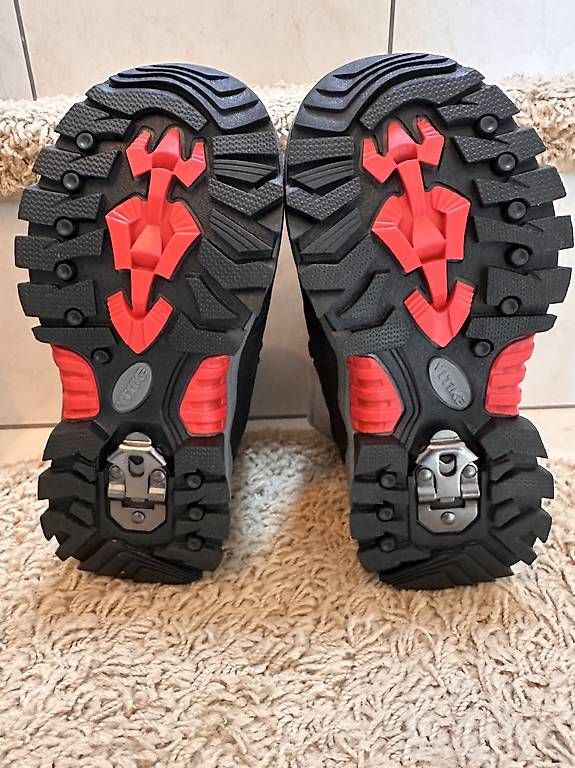 Schuhe für Jungen: Warme Winterschuhe mit Spikes 30 neu – Gebraucht aus Fehren von Flugzeug1177 3