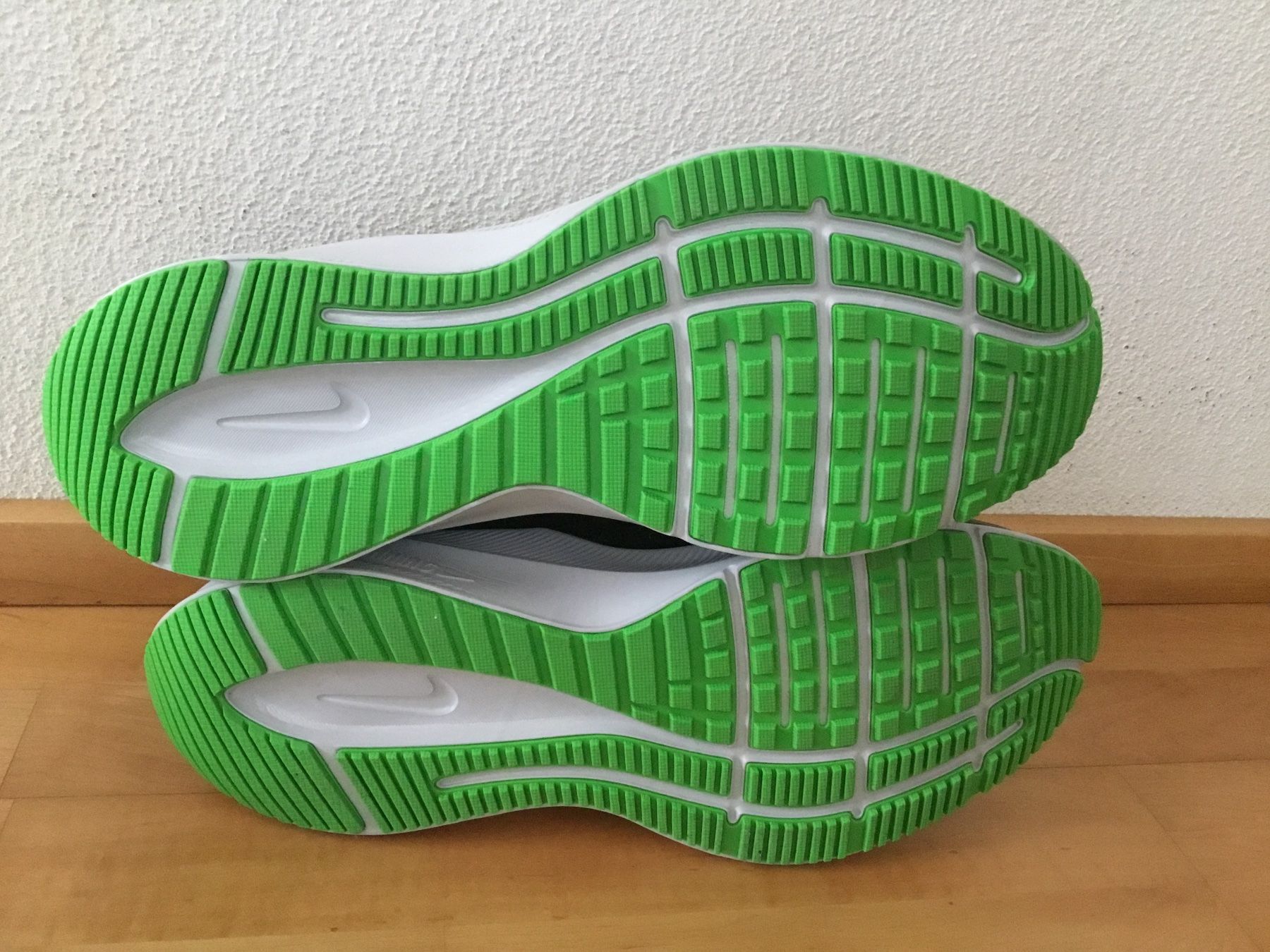 Nike Scarpe da uomo: Nike Running - Jogging Schuhe, Men, Gr. 44, neu – Nuovo e nell'imballaggio originale da Chur venduto da Jacky17 6