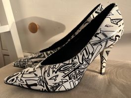 Stylish shoes in  leather size 39