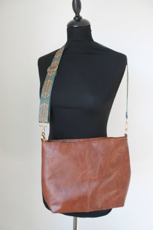 Sac bandoulière élégant en cuir synthétique marron