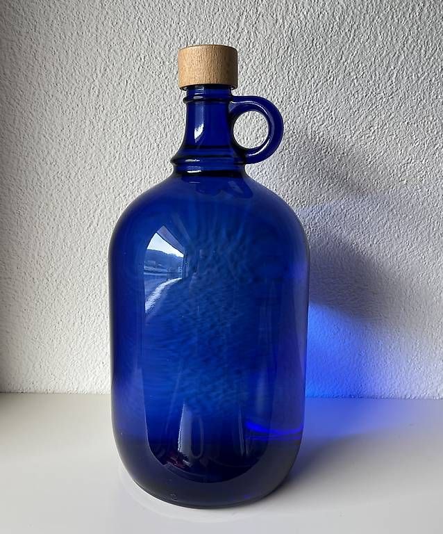 Apparecchiature e tecnologia a gas: Blauglasflasche 2 Liter, Henkelflasche – Nuovo (secondo la descrizione) da Chur venduto da bin_tq69