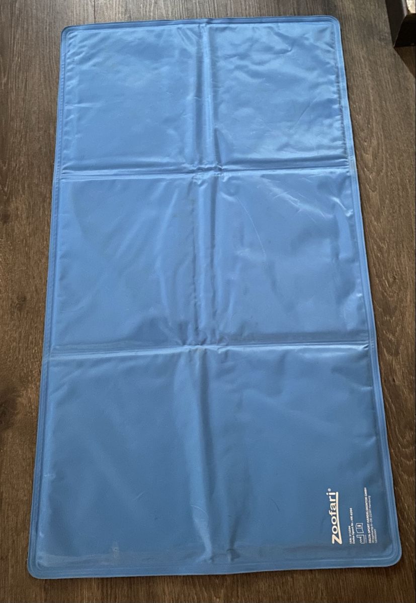 Liege- & Schlafplätze: Zoofari Kühlematte 50 x 89 cm – Gebraucht aus Oftringen von Nessaja86 1