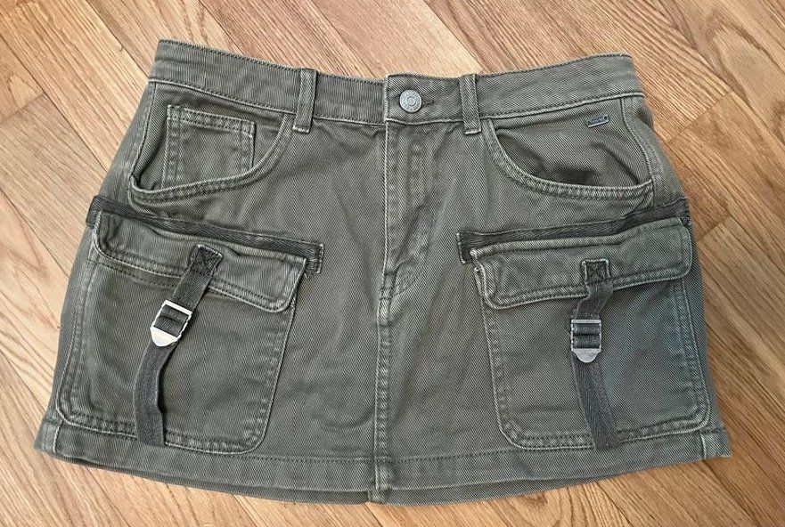 Pull&Bear Röcke: Pull & Bear Rock grün Cargo Look – Gebraucht aus Neuenkirch von the_7pdb