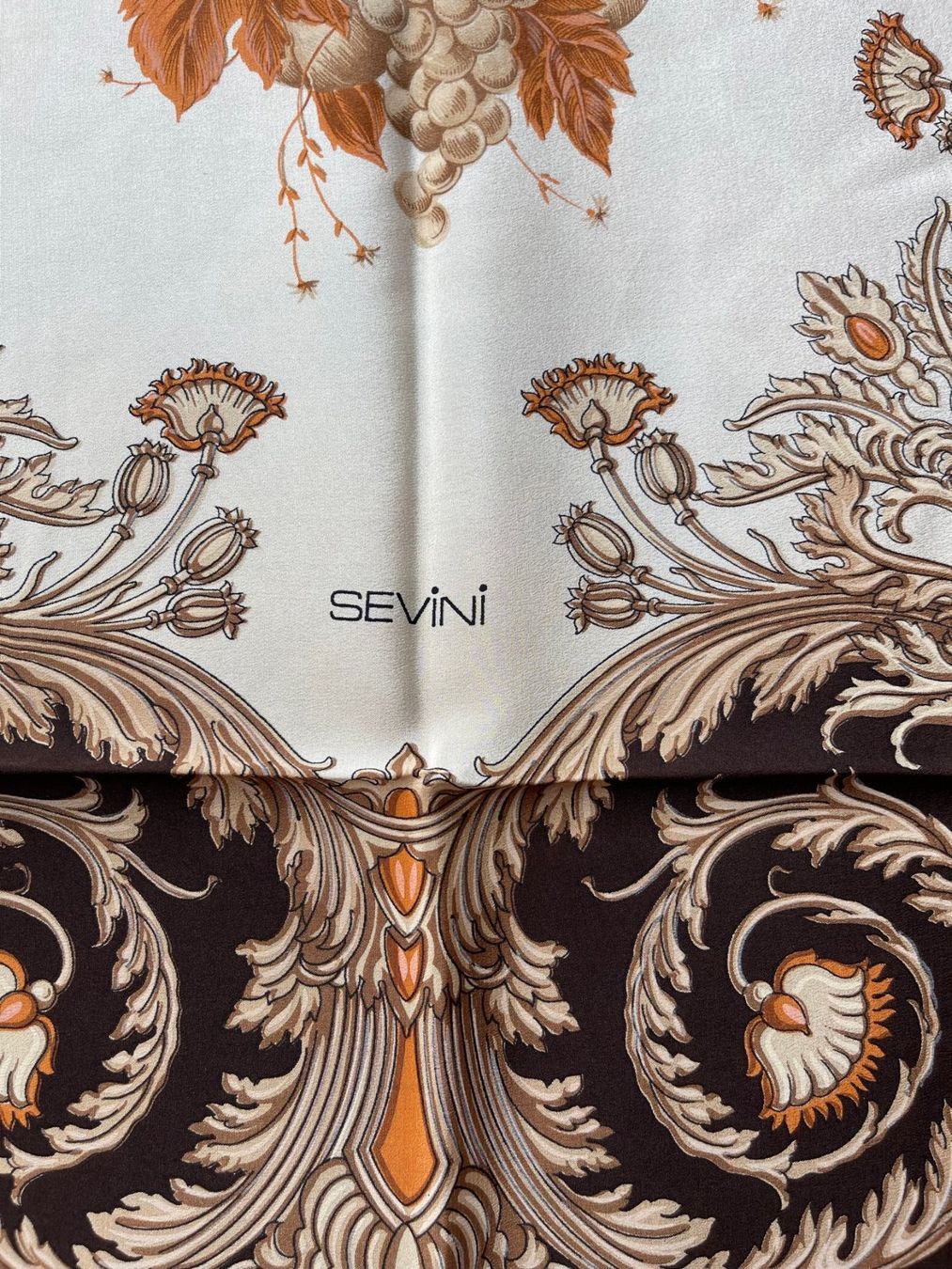 Foulard & Sciarpe: Foulard SEVINI – Usato da La Croix (Lutry) venduto da Sporades 2
