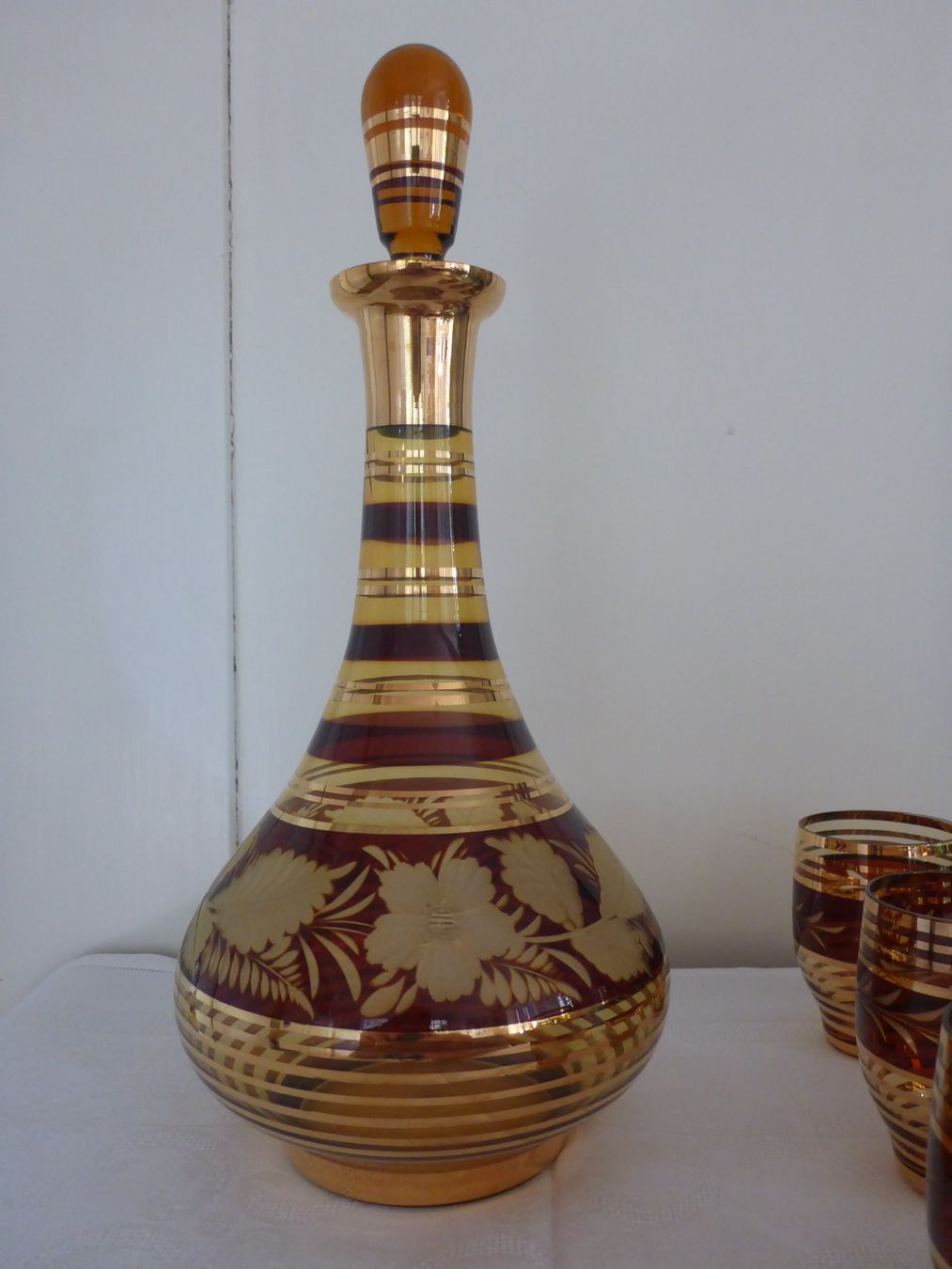Caraffe: Alter Dekanter mit 6 Gläser bernsteinfarbig – Usato da Zürich venduto da leia12 3