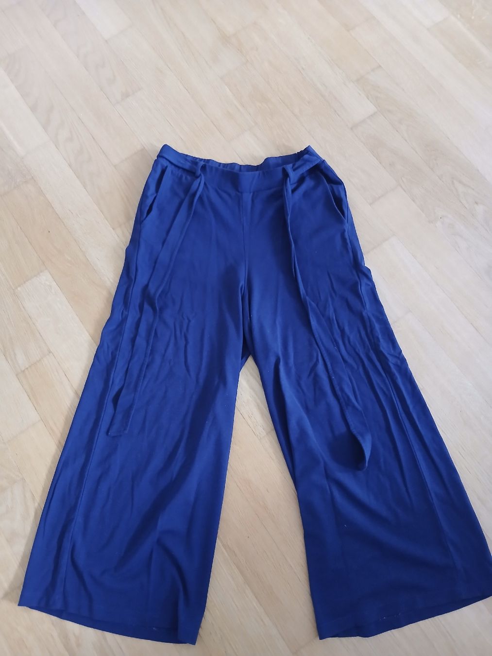 Pantaloni: Sommerhose Palazzohose Gr. 38 blau  – Usato da Bazenheid venduto da vogeljr