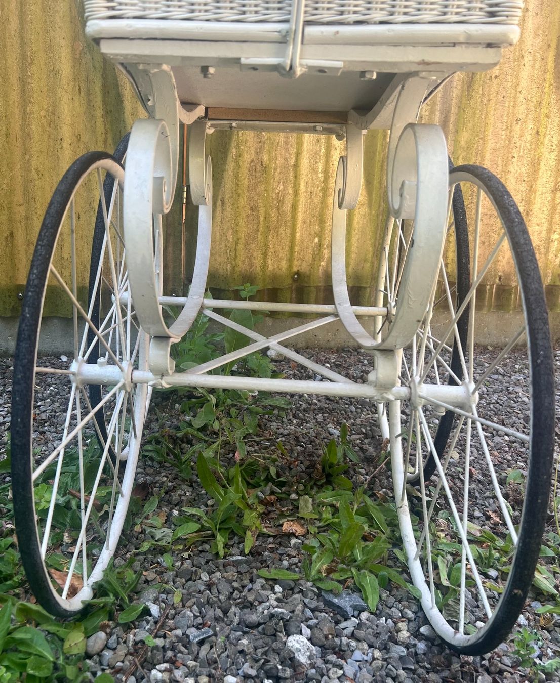 Carrozzine: Antiker Kinderwagen mit Eisenfederung – Usato da Rickenbach LU venduto da Spalierelger 8