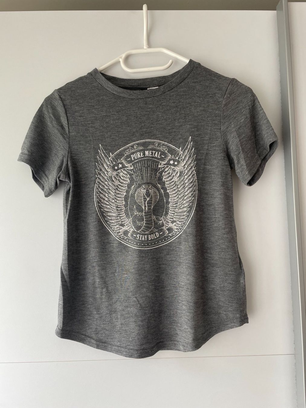 H&M T-Shirts: graues Oberteil in Gr. XS – Gebraucht aus Wil SG von Miwil