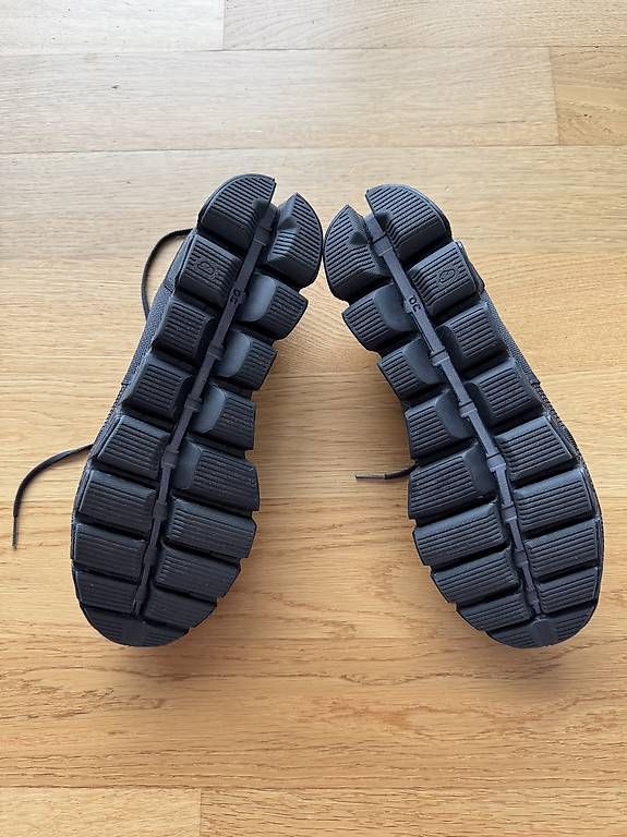 On Scarpe da uomo: ON Cloud Schuh schwarz Grösse 44 – Usato da Ebikon venduto da sherra 1