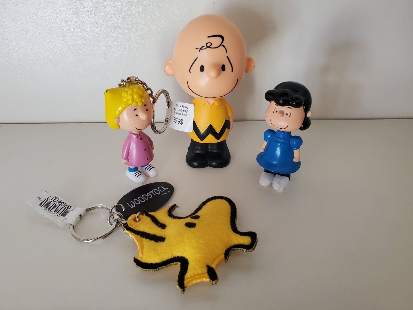 Giocattoli: Lot de 4 objets de personnages Snoopy & Peanuts – Usato da Rennaz venduto da La_malle_du_dauphin