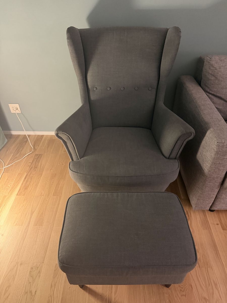 Ikea Poltrone: Sessel mit Hocker grau guter Zustand – Usato da Bern venduto da Anamaria