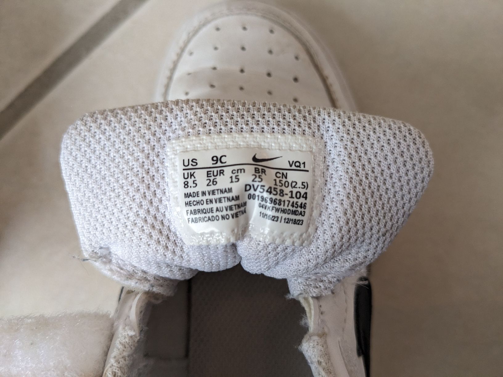 Scarpe per ragazzi: Weisse Nike Kinderschuhe, Grösse 26 – Usato da Wald ZH venduto da andy_ch01 5