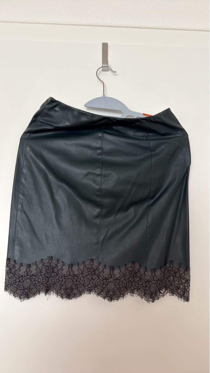 Patrizia Pepe Gonne: Lederrock mit Spitze Grösse xs – Usato da Luzern venduto da Alsu_Lucerne 1
