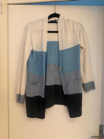 Damen Strickjacke Farbe blau /weiss Grösse S neuwertig