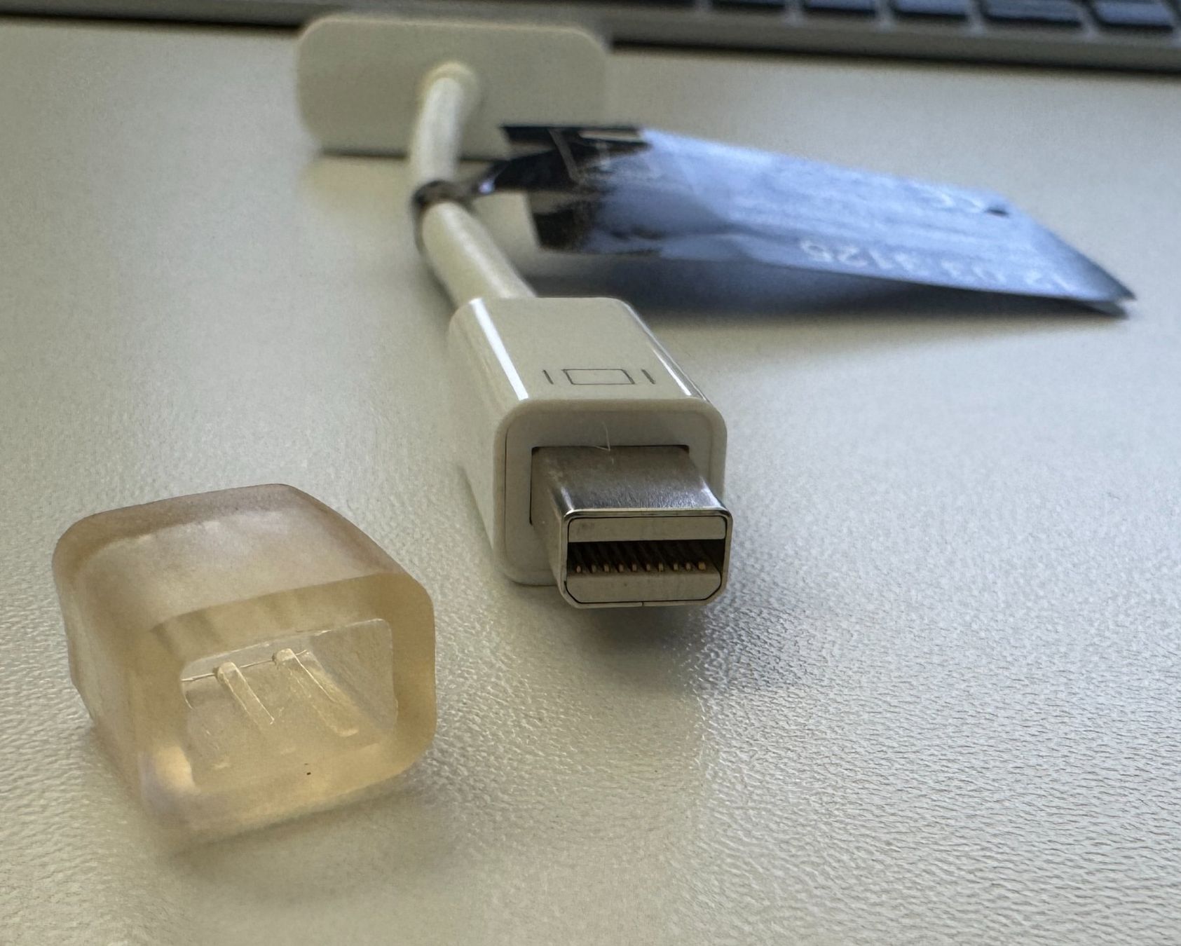 Unità & Adattatore: VGA to mini Displayport Adapter – Usato da Winterthur venduto da YaV 4