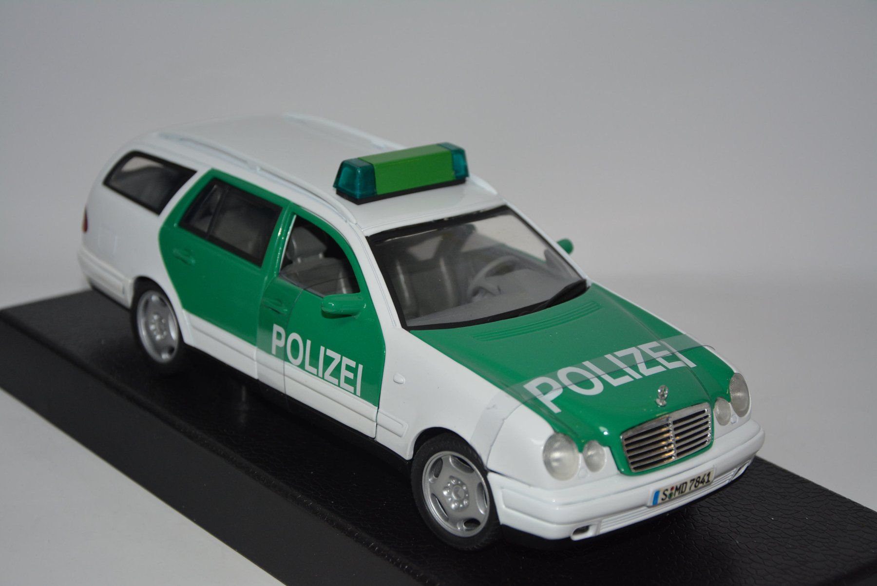 Mercedes-Benz Modellini d'auto: Mercedes-Benz E-Class Touring Polizei , Anson , 1:18 – Nuovo e nell'imballaggio originale da Goldach venduto da Feivel9 3