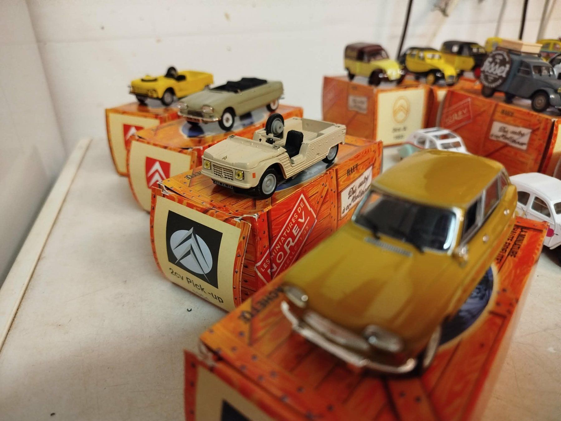 Norev Voitures modèles: 2cv miniatures collection Norev  1/43 – D'occasion à La Chaux-de-Fonds par Emmaus2300CDF 9