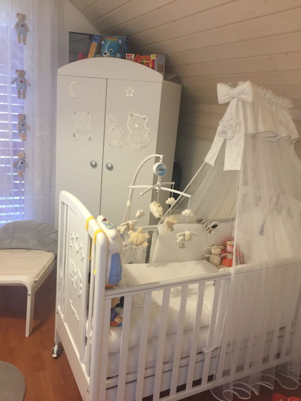 Babyzimmer 4-Teilungen in Weiss (Gebraucht) in Kölliken für CHF 500 – nur Abholung auf Ricardo kaufen