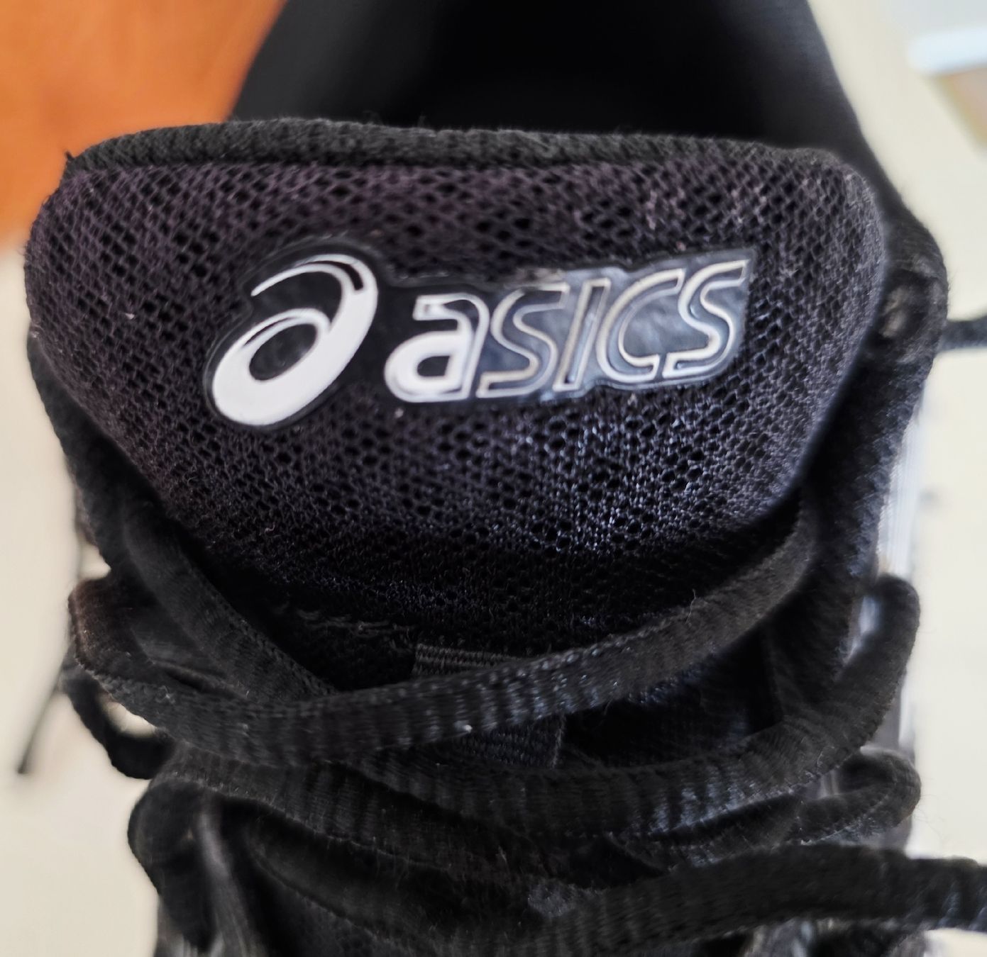 Asics Herrenschuhe: Turnschuhe schwarz astics Gr.45 – Neu (gemäss Beschreibung) aus wetzikon von Bestedienste 2
