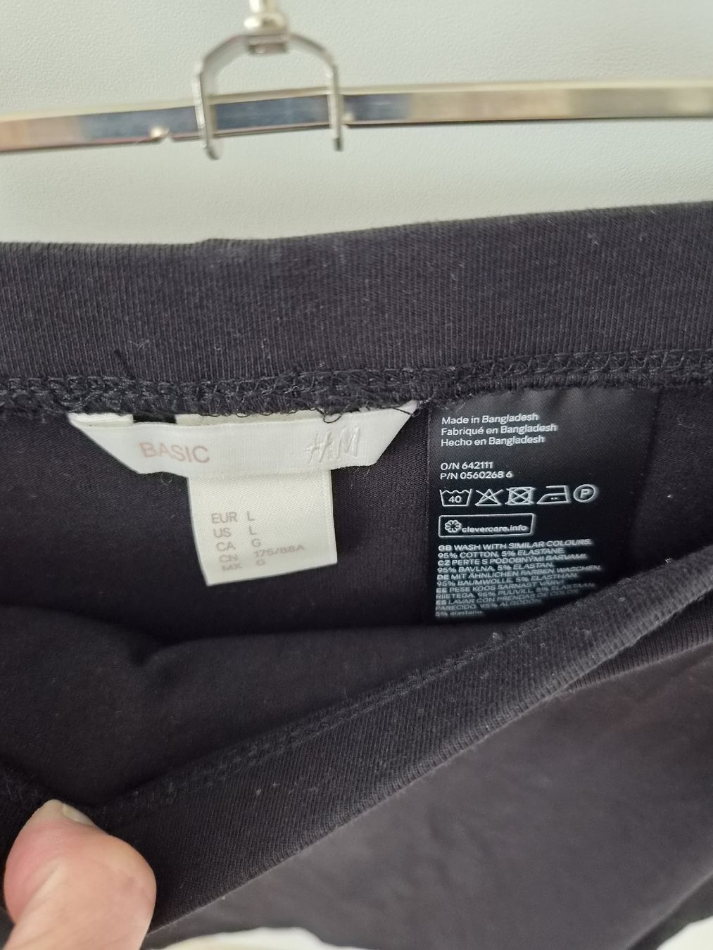 H&M Gonne: Schwarzer H&M Basic Minirock, Grösse L – Usato da Niederrohrdorf venduto da Miripfiri 2