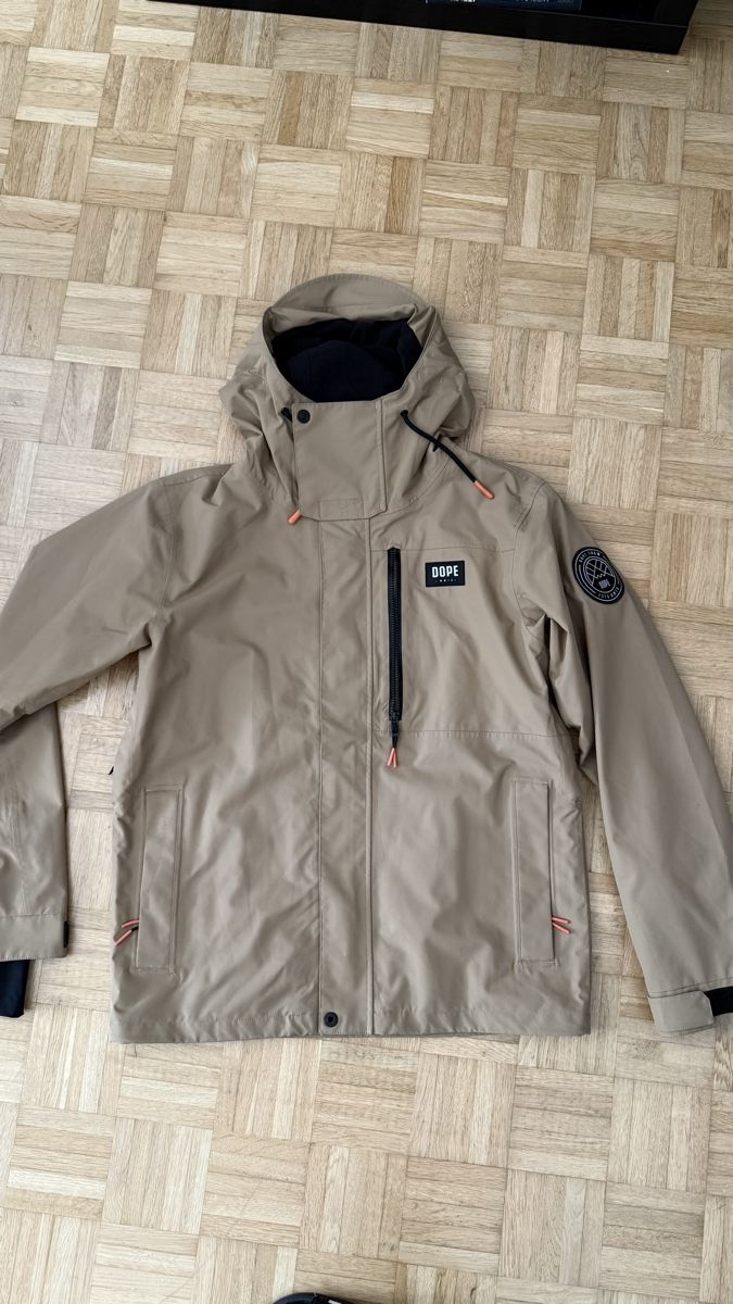 Dope Vestes: Ski - Snowboardjacke Dope Gr . M – D'occasion à Ebikon par CorinaD01