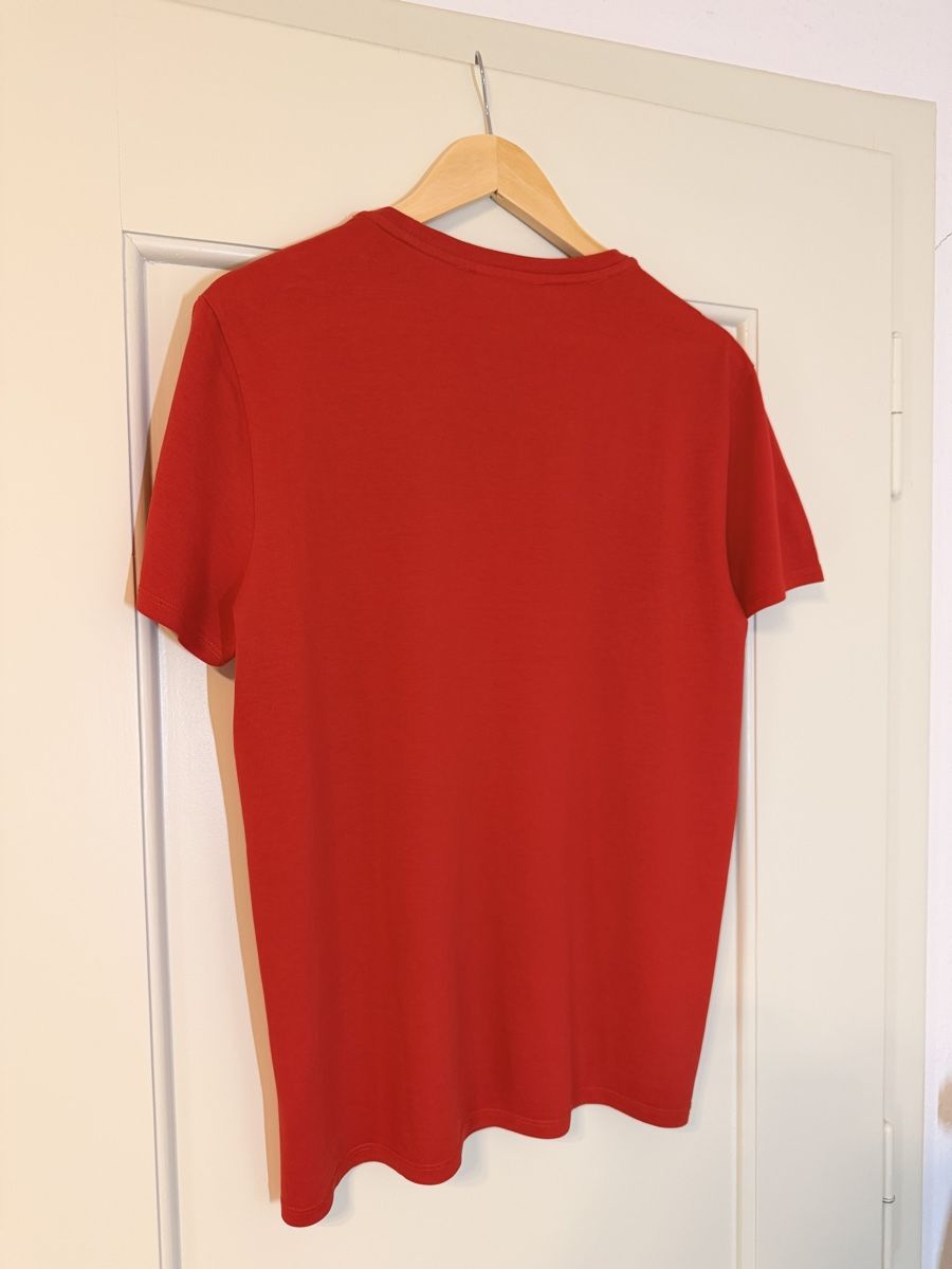 Lacoste T-shirts: Lacoste Tshirt mit loch  – D'occasion à Visp par locosshop 2
