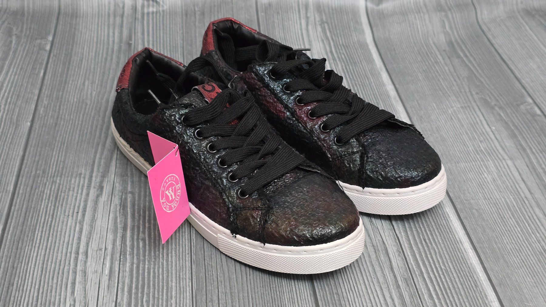 Scarpe da donna: You Young Coveri Sneaker - 36 - Black / Red Metallic – Nuovo (secondo la descrizione) da Thalwil venduto da VitaMini