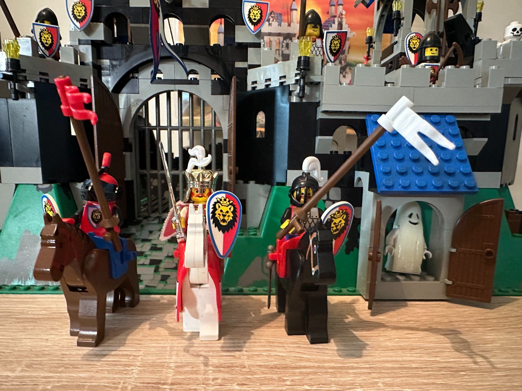 Lego Kit di costruzioni: LEGO Ritter 6090 Royal Knight's Castle – Usato da Basel venduto da Don-Angel 8