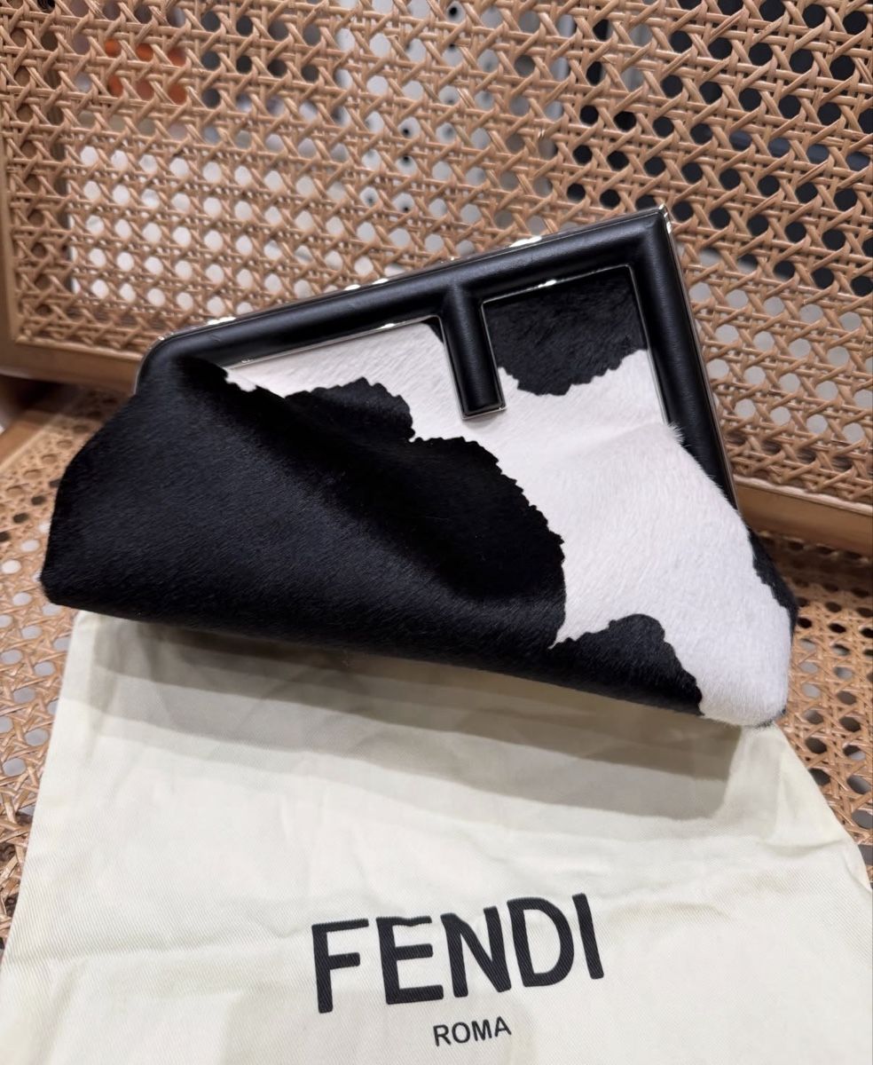 Fendi Sacs femmes: Fendi first Midi bag – D'occasion à Lausanne par LadyGSx