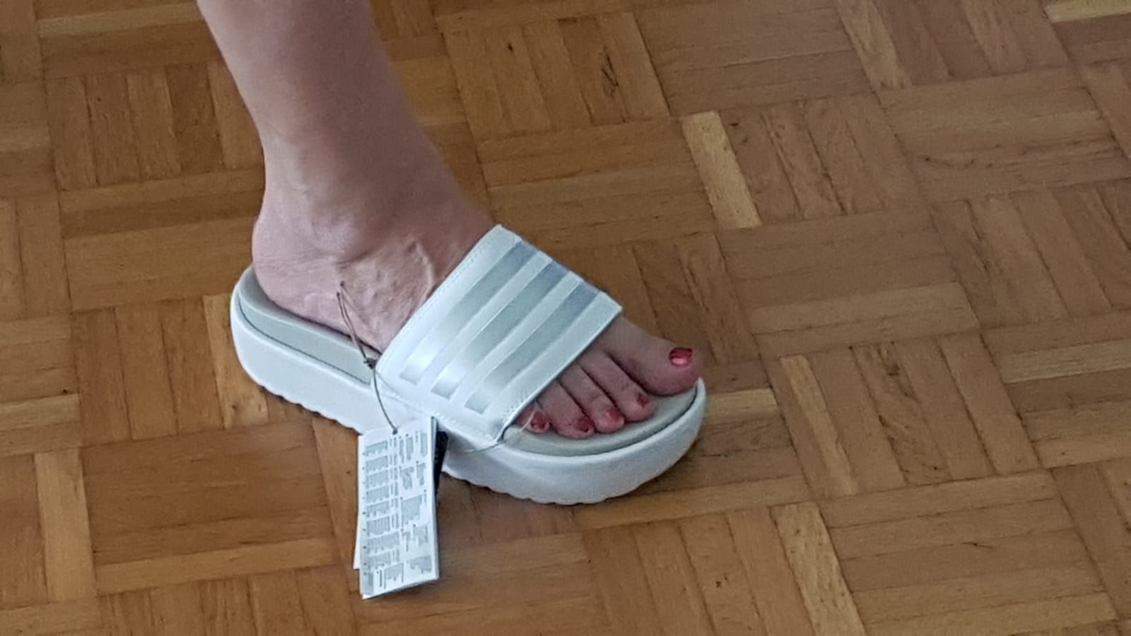 Adidas Scarpe da donna: Adidas ADILETTE PLATTFORM Gr.39,Gr.40 – Nuovo e nell'imballaggio originale da Zürich venduto da ata_c8nh 5