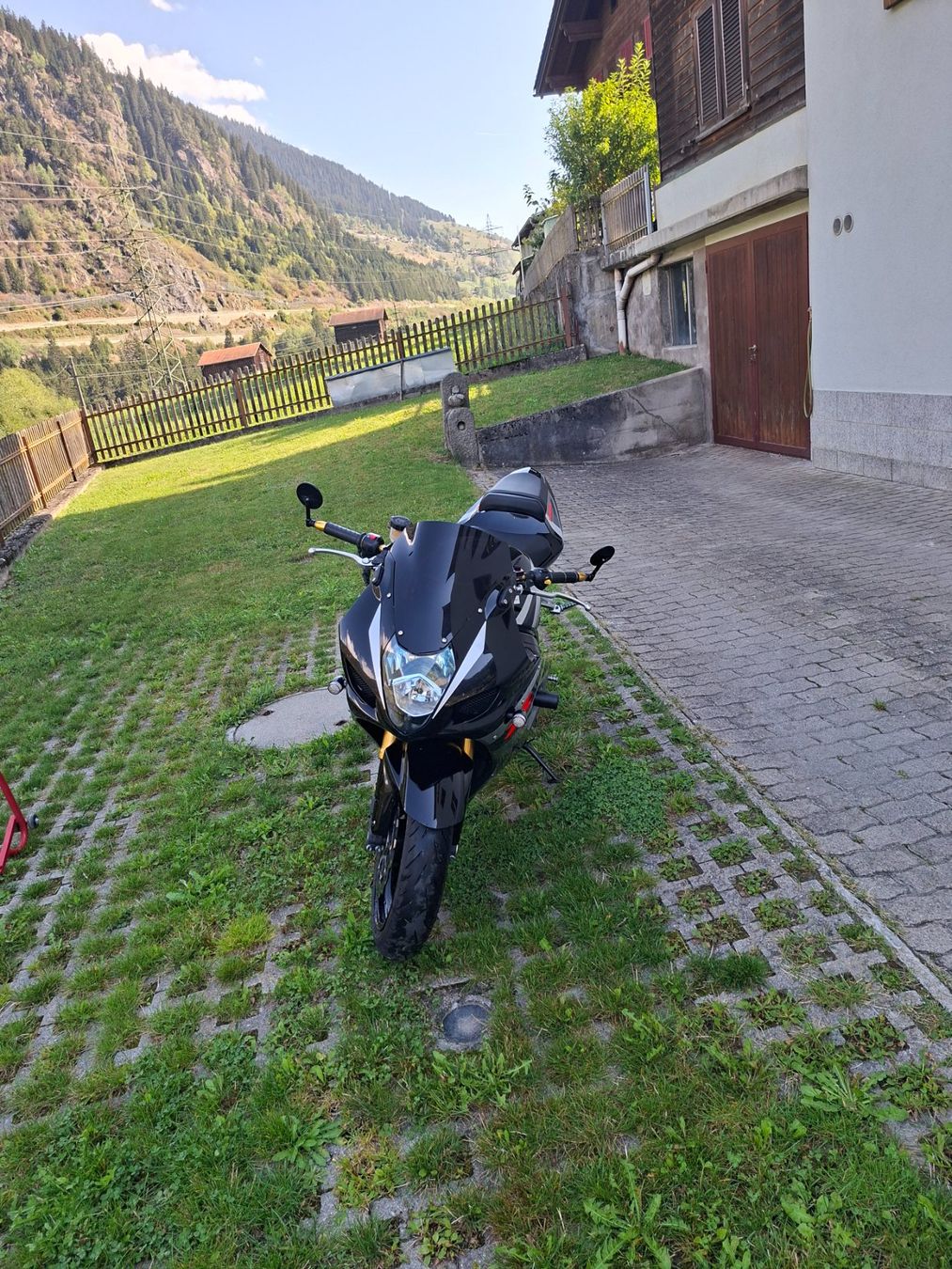 Suzuki Strada: Suzuki GSX-R 1000 – Usato da Disentis/Mustér venduto da Andvana 2