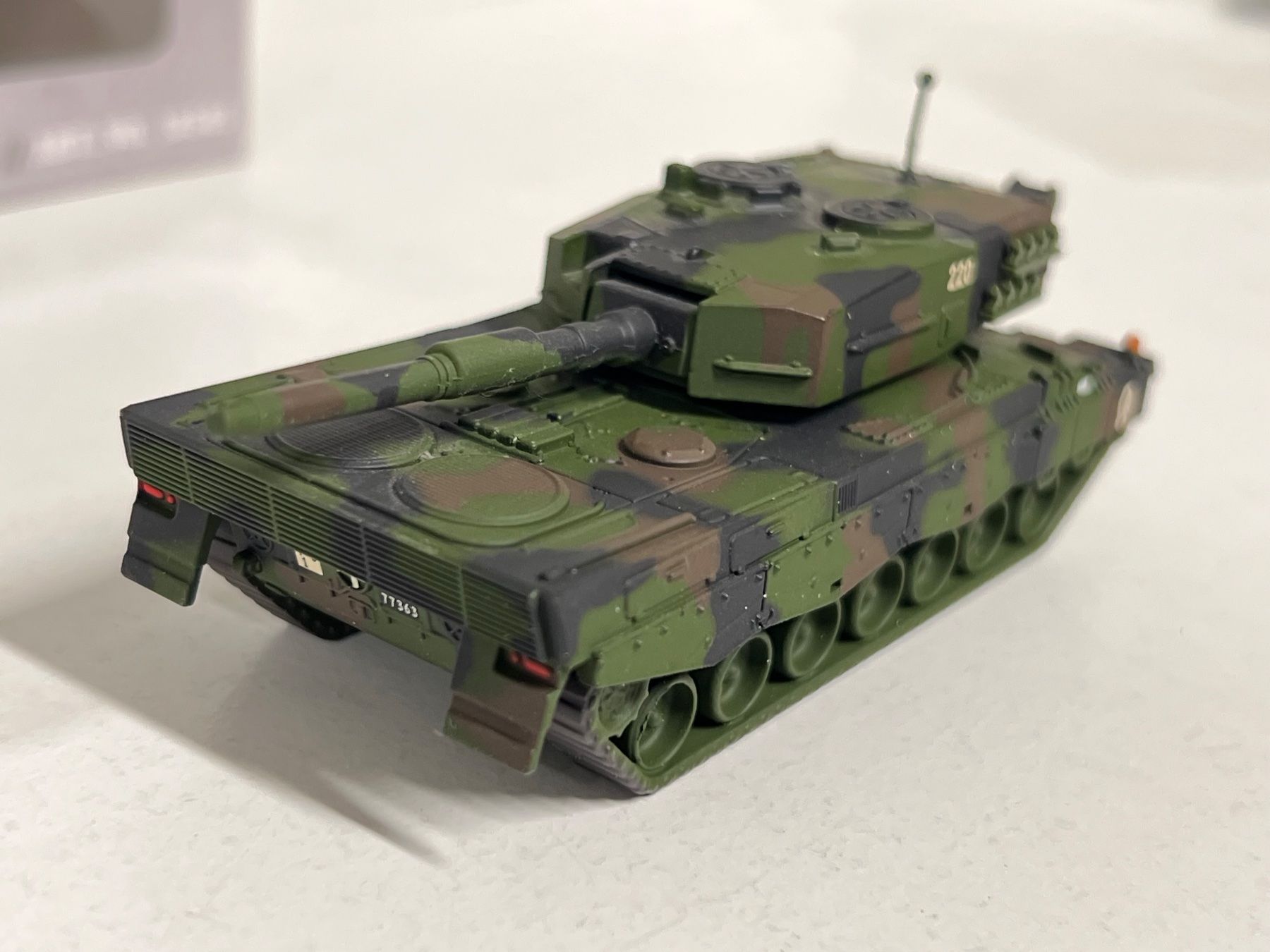 Modellini di ferrovie: 4MFOR BY MÄRKLIN ART 18581 PANZER LEOPARD 2 SCHWEIZER ARMEE – Usato da Neuenhof venduto da ludovicco 4