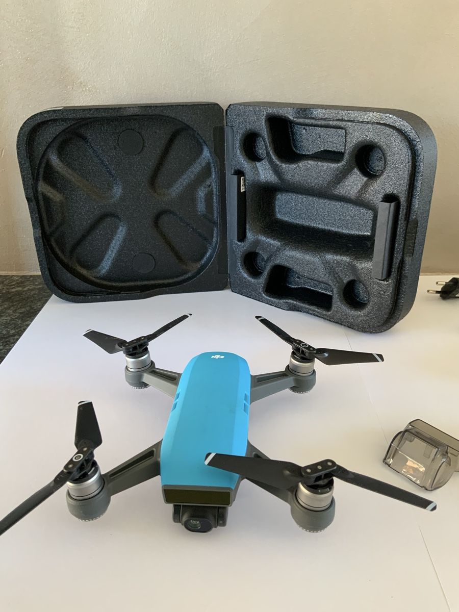 DJI Modellismo RC: Dji Spark  Drohne im Fly More Bundle – Usato da Breil/Brigels venduto da Rolideplazes