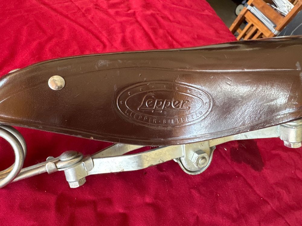 Pièces détachées: Leder Velosattel alt von Lepper Original Sattel – D'occasion à Fehraltorf par habibi2008 1