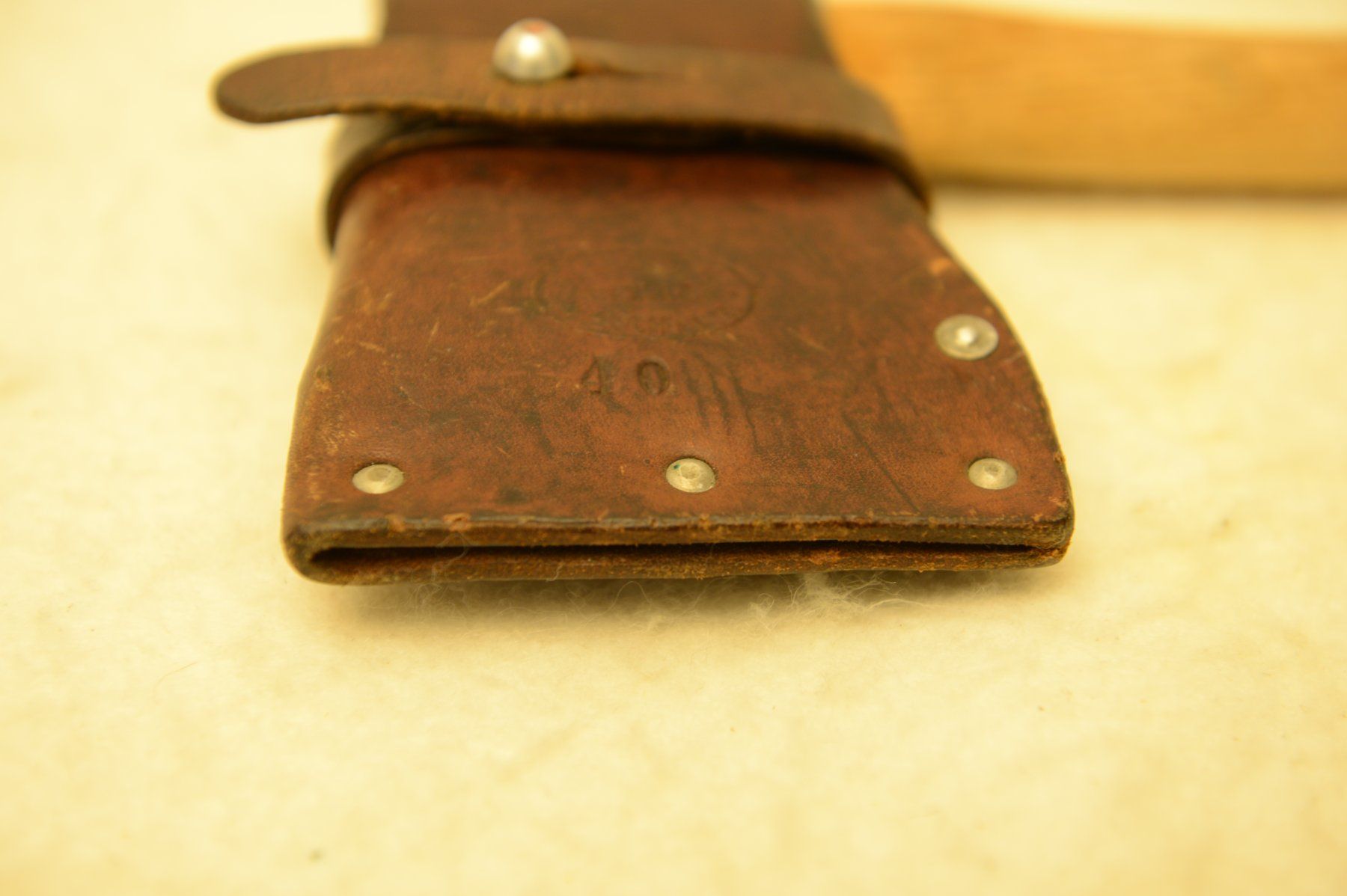 Armée suisse Tous les outils: Beil /Axt Schweizer Armee mit Leder Klingenschutz – D'occasion à Sachseln par Smatsch54 7