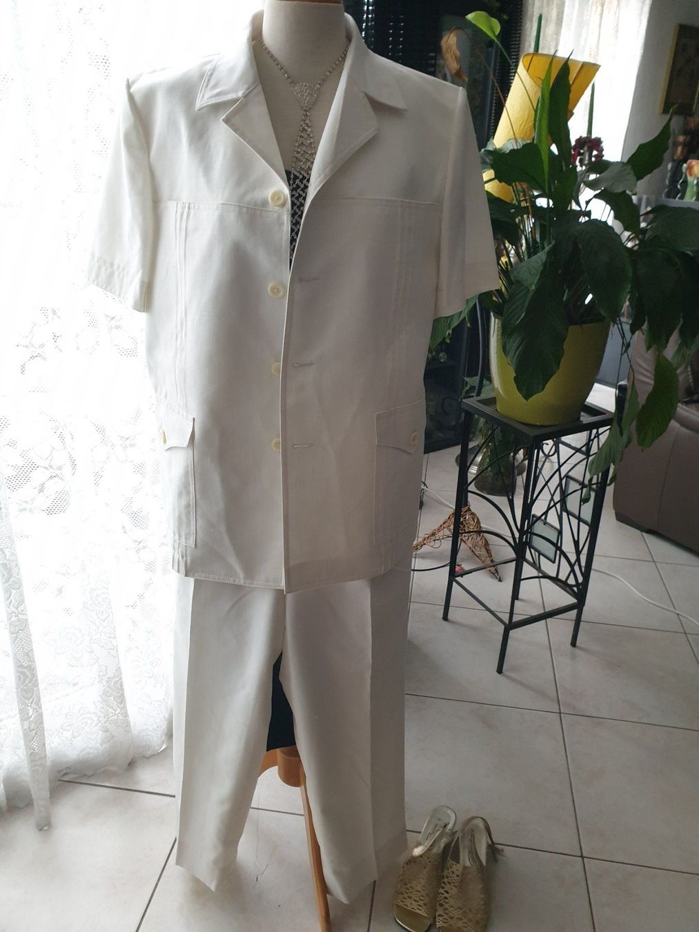 Completi & Tailleur: Ensemble saharienne - pantalon blanc crème 38-40 – Usato da St-Triphon venduto da Jldr0 6