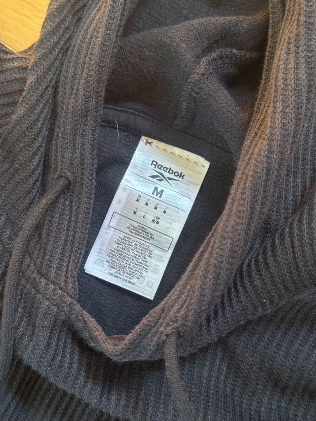 Reebok Maglioni & Felpe: Schwarzer Reebok Hoodie, Grösse M – Usato da Riedikon venduto da rob_7dj6 1