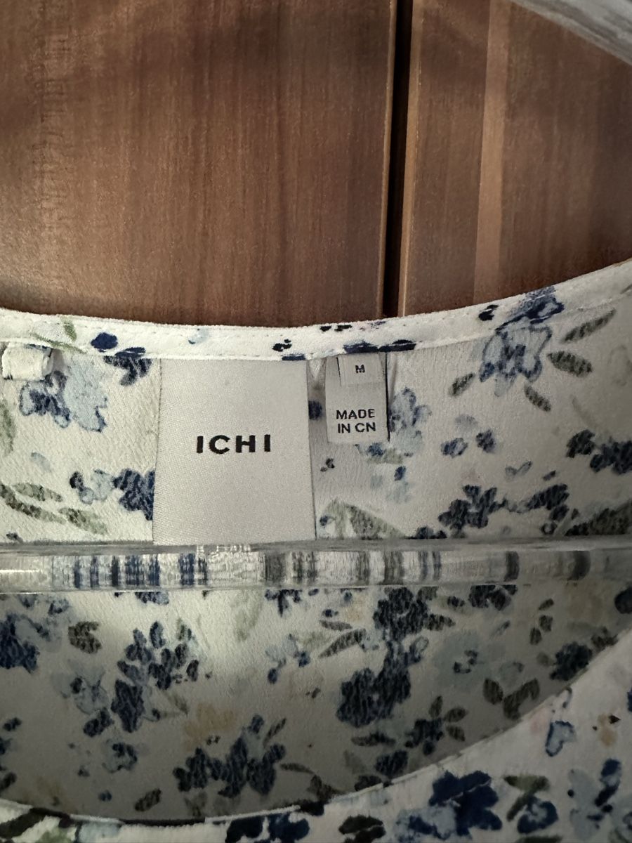 Vestiti: Kleid ICHI Blumenmuster Weiss Blau Grösse M – Usato da Zürich venduto da Schoekin 2