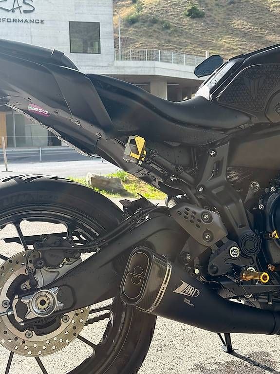 Strada: Yamaha MT-07, schwarz/gold – Usato da Visp venduto da ato_95bk 3