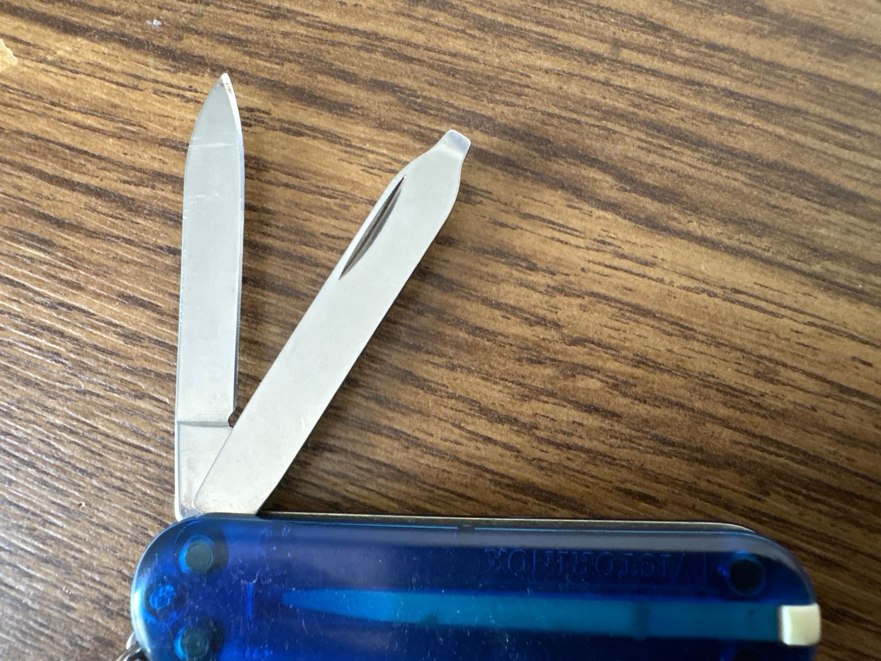 Victorinox Coltelli tascabile: VICTORINOX - Classic blue trans - Sackmesser – Usato da Andwil SG venduto da Rainboli 4